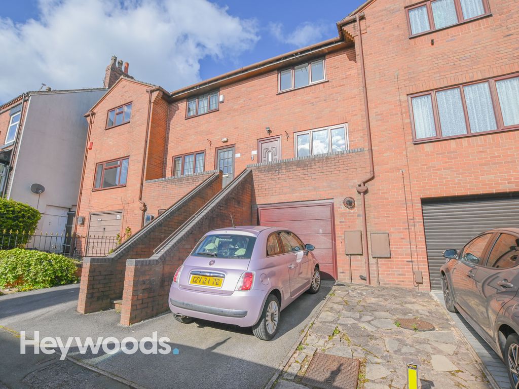 2 bed town house for sale in Broomhill Street, Tunstall, StokeOnTrent