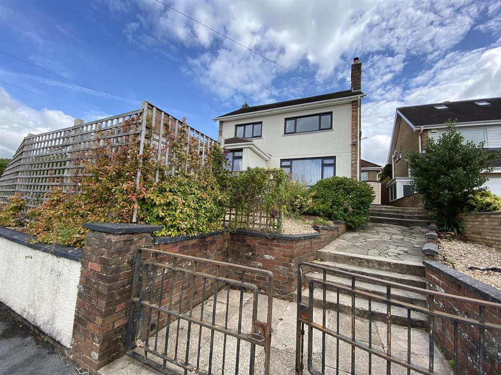 4 bed detached house to rent in Spowart Avenue, Llanelli SA15 Zoopla