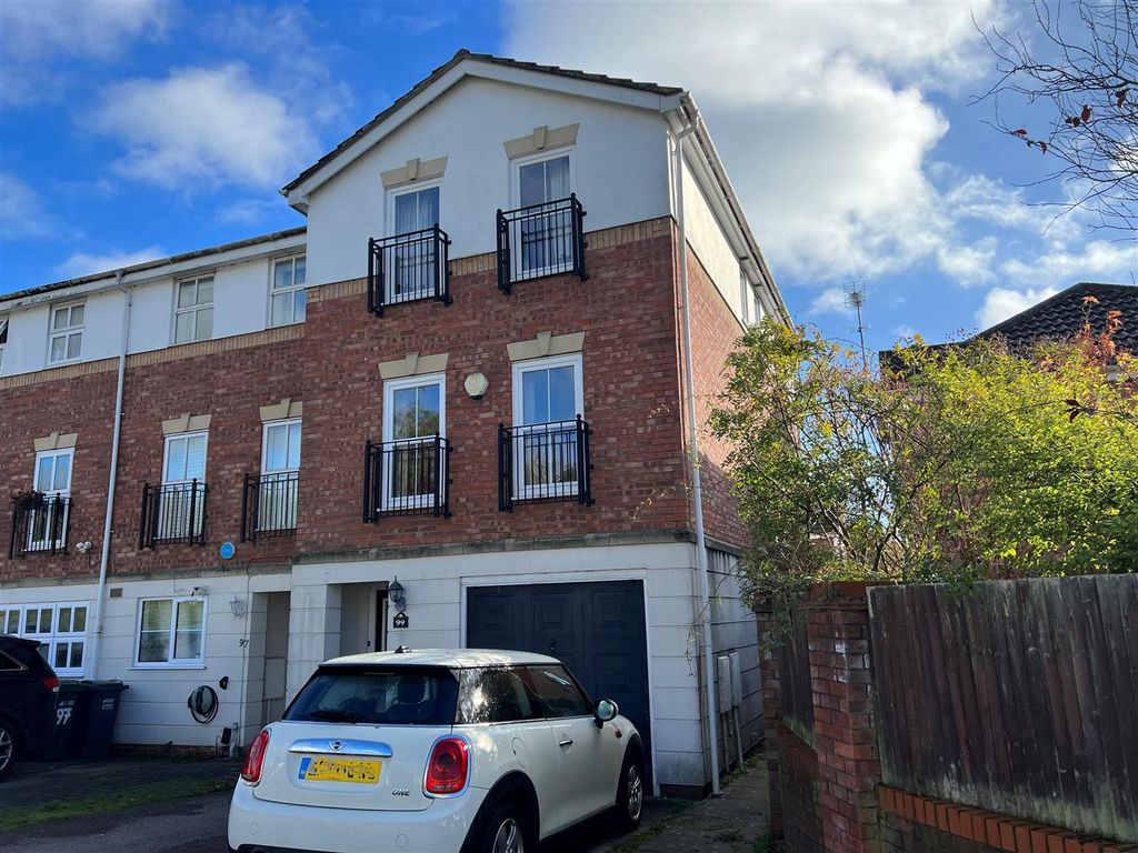 4 bed town house for sale in Byewaters, Watford WD18, £610,000 Zoopla
