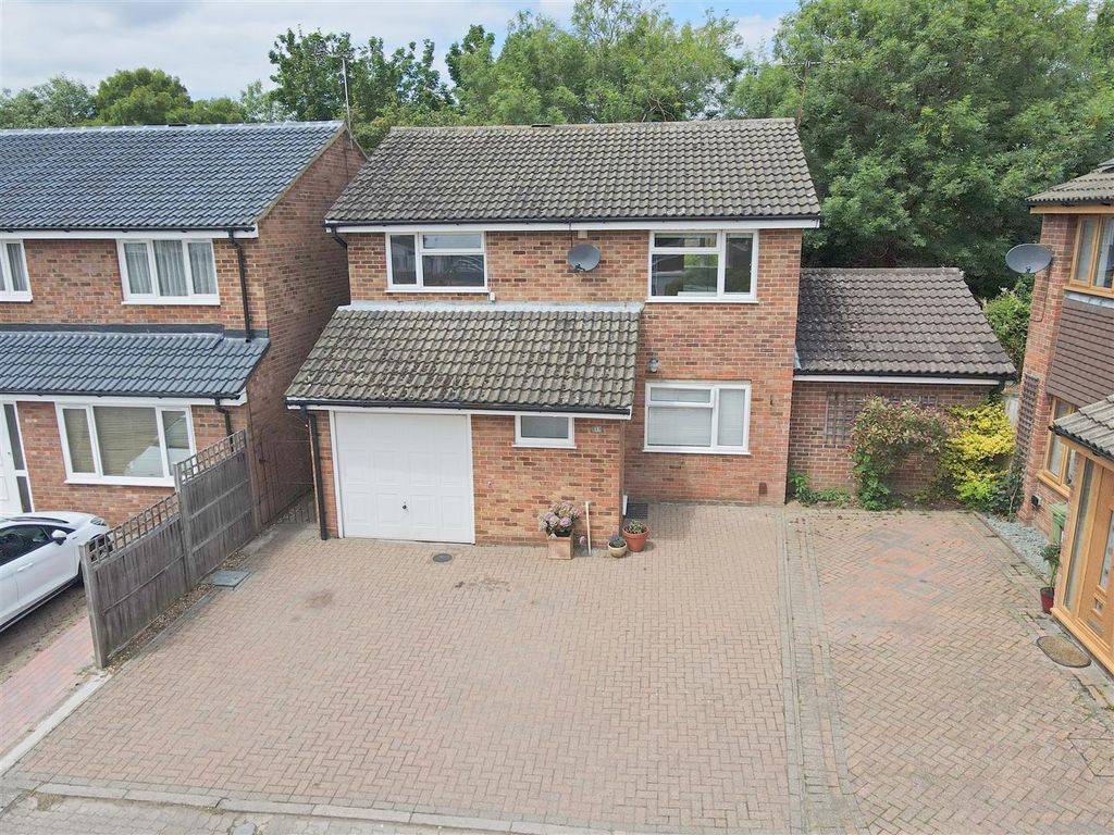 4 bed detached house for sale in Galloway Close, Bletchley, Milton Keynes MK3 Zoopla