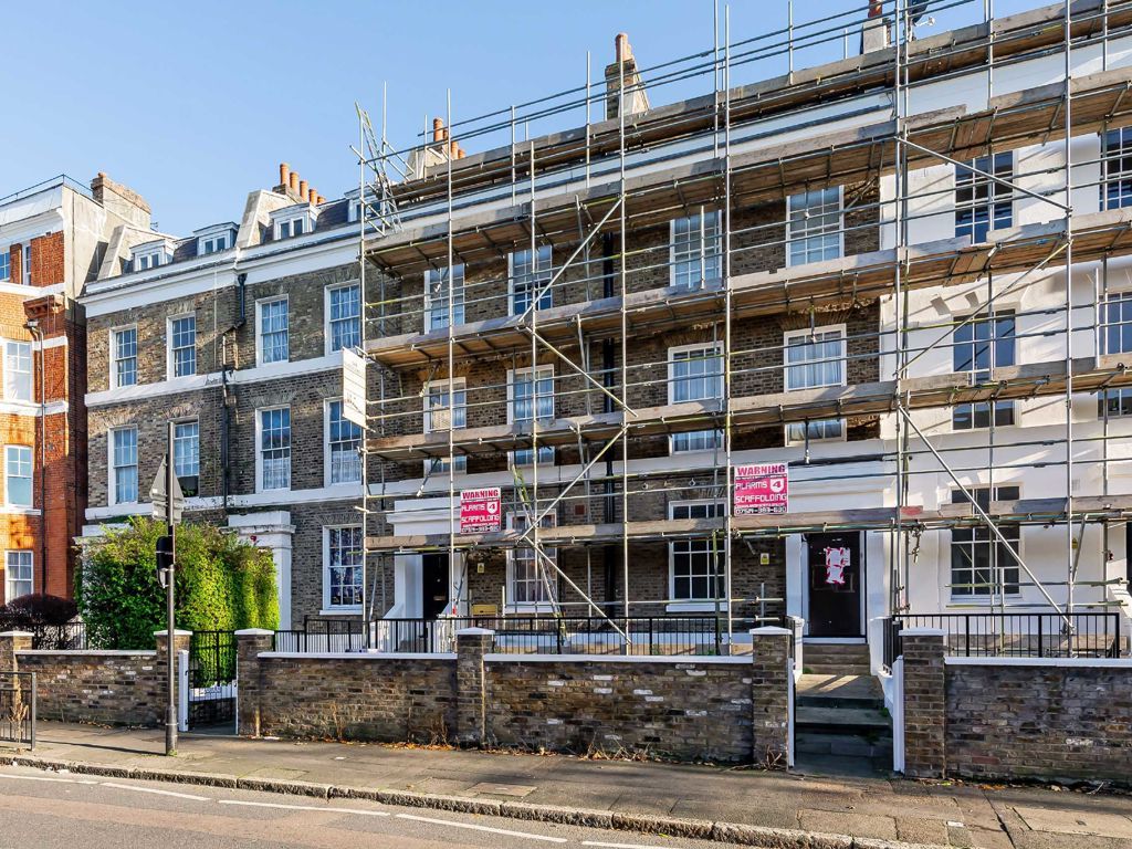 1 bed flat for sale in Kingsway Parade, Albion Road, London N16, £