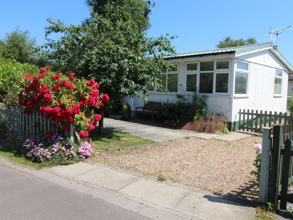 2 bed property for sale in Humberston Fitties, Humberston, Grimsby, N.E