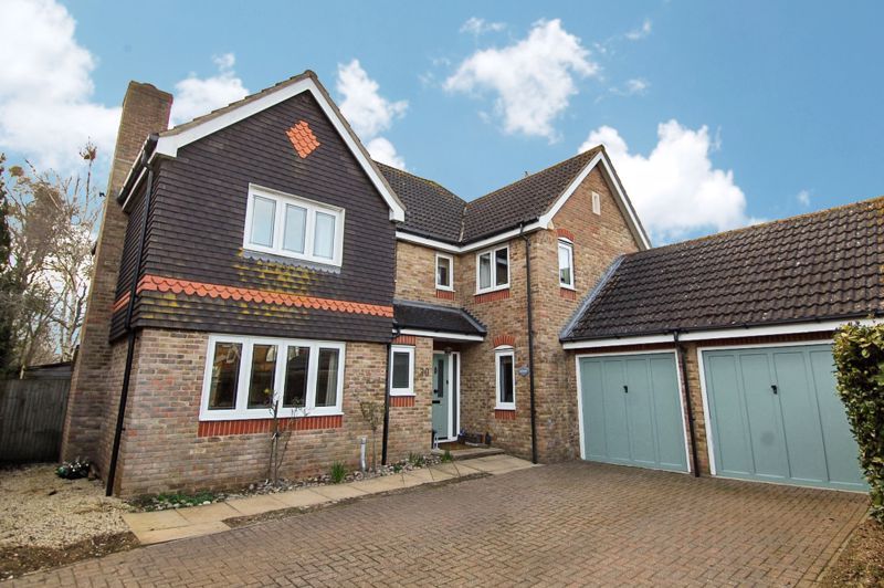 5 bed detached house for sale in Broad Field Road, Yarnton, Kidlington