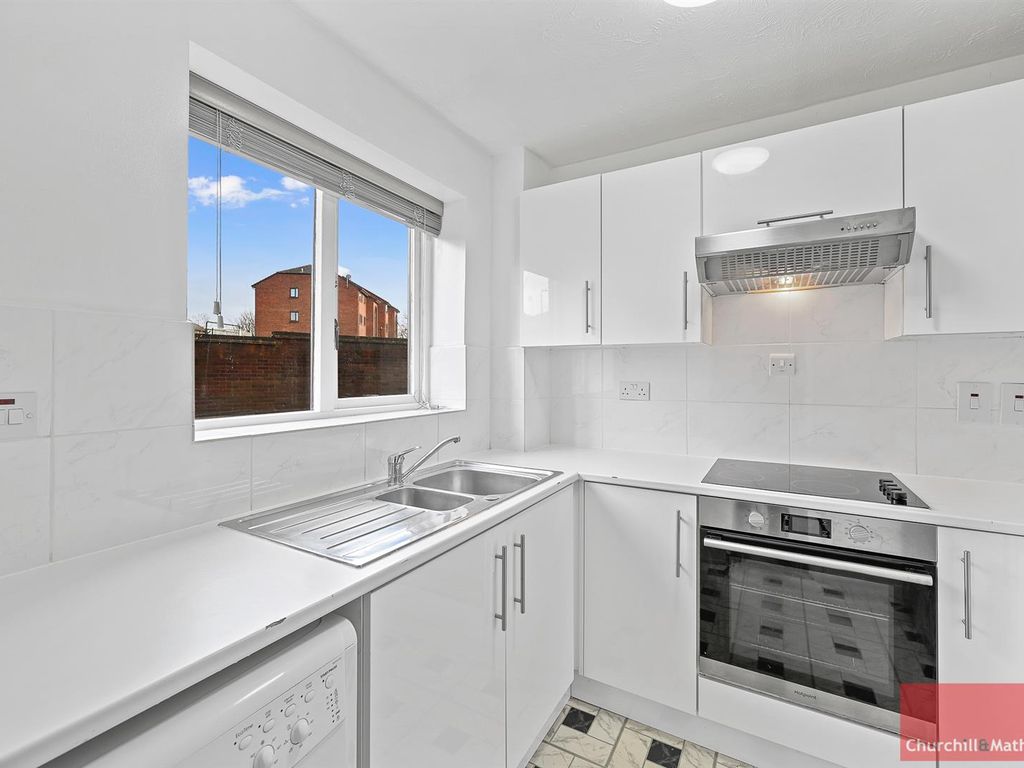 2 bed flat to rent in Cotton Avenue, Acton, London W3 Zoopla