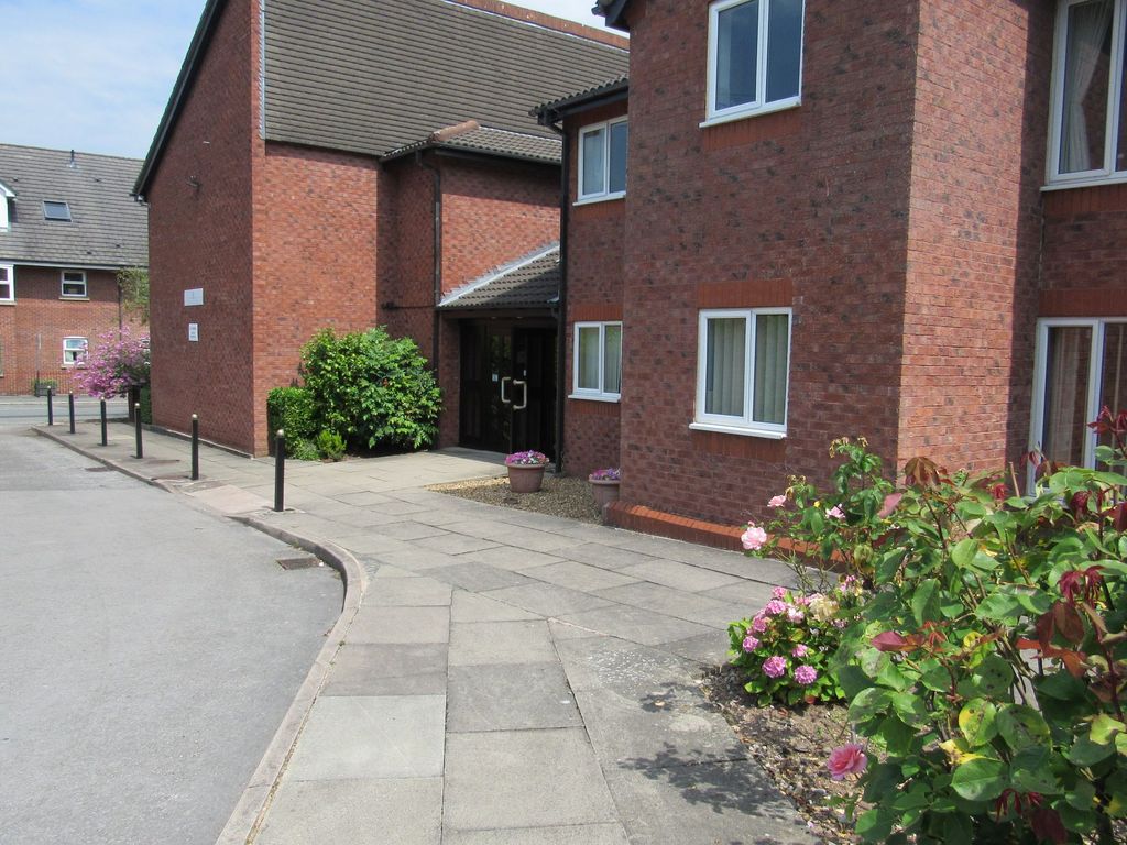 1 bed flat for sale in Church Road, Northenden, Manchester M22, £78,000