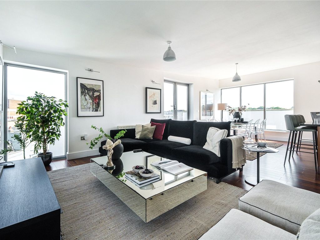 3 bed flat for sale in Lanesborough Court, 1 Chillingworth Road N7, £