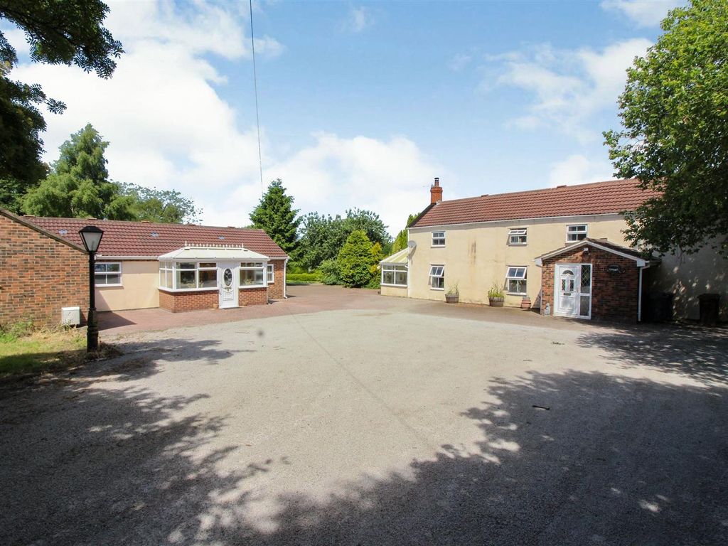 7 bed detached house for sale in Barwick Road, Garforth, Leeds LS25, £