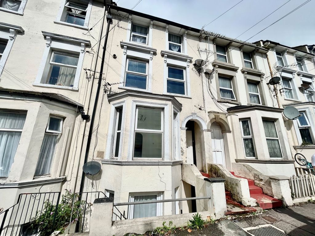 1 bed flat to rent in Dover Road, Folkestone CT20, £725 pcm Zoopla