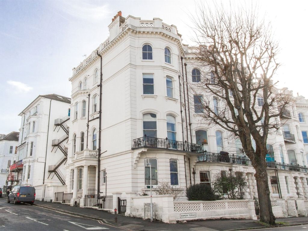 2 bed flat to rent in Denmark Terrace, Brighton, East Sussex BN1, £