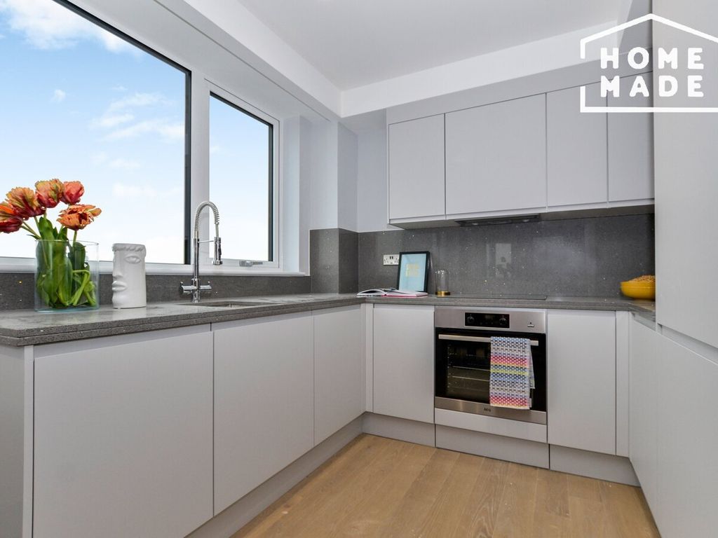 1 bed flat to rent in Wem Tower, Wembley HA9, £1,600 pcm Zoopla