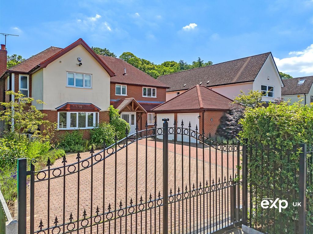 5 bed detached house for sale in Norsey Road, Billericay CM11, £