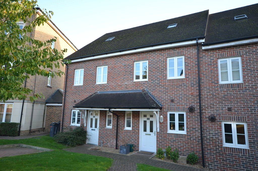 Warren Close, Farnham GU9  