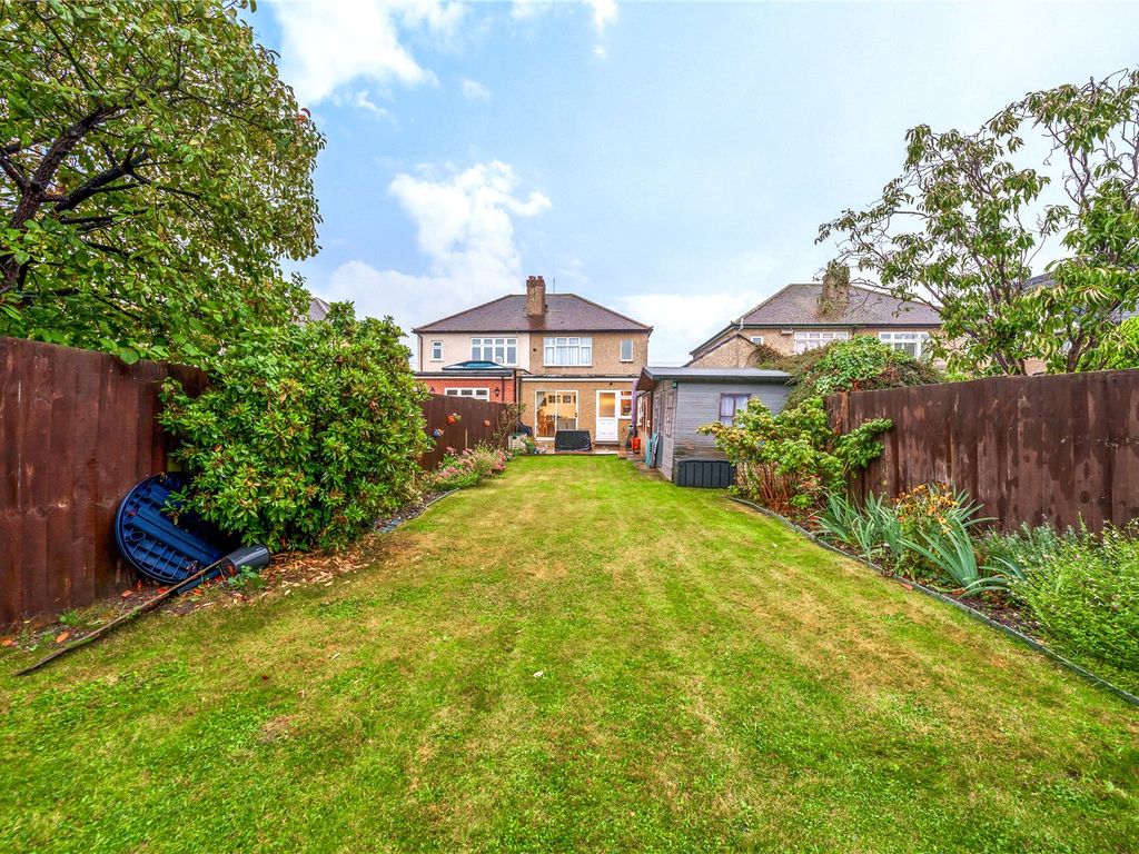 4 bed semidetached house for sale in Pavilion Gardens, StainesUpon