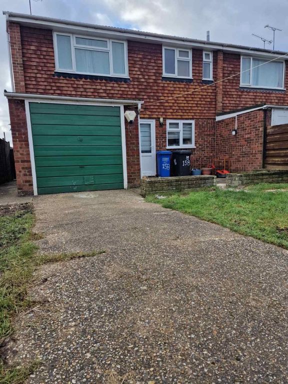 3 bed end terrace house to rent in Beaulieu Gardens, Blackwater GU17
