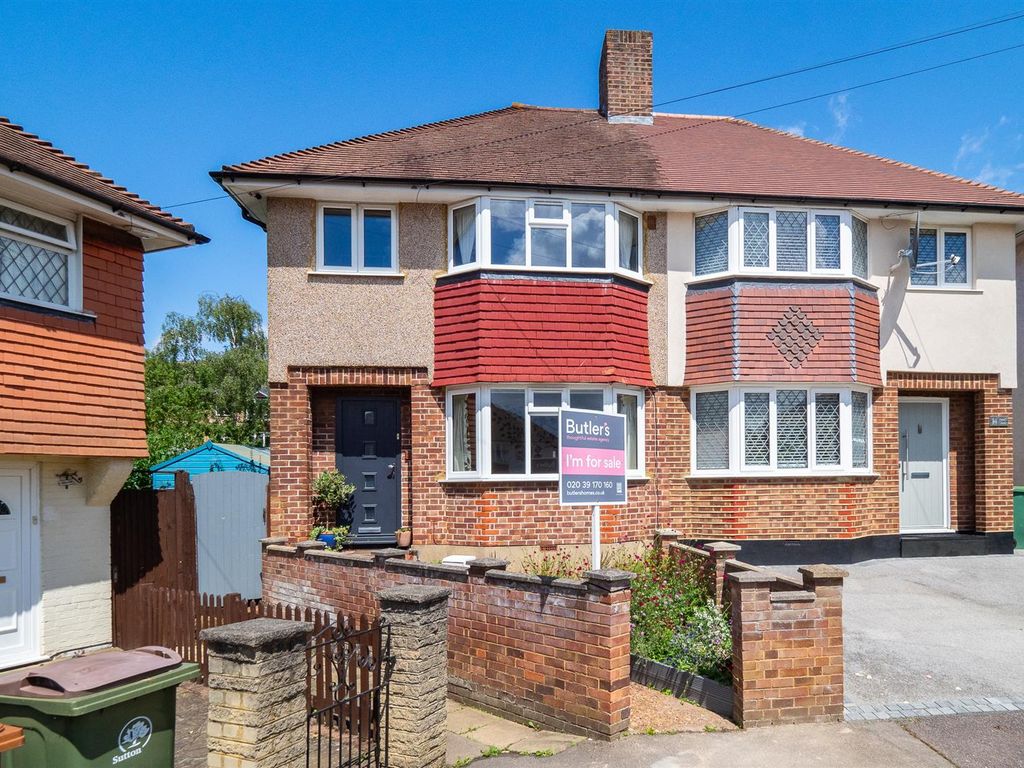 3 bed semidetached house for sale in Avon Close, Sutton SM1, £525,000