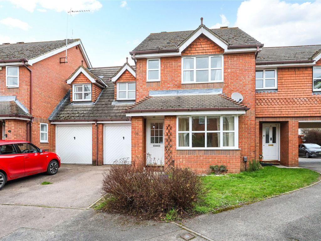 3 bed semidetached house for sale in Riverview Gardens, Cobham, Surrey