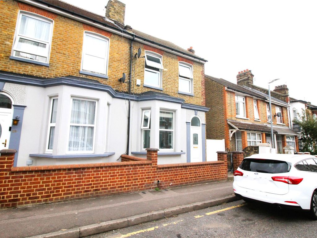 4 bed semidetached house to rent in Norfolk Road, Gravesend, Kent DA12