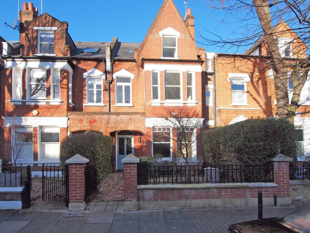 5 bed terraced house to rent in Westover Road, Wandsworth, London SW18