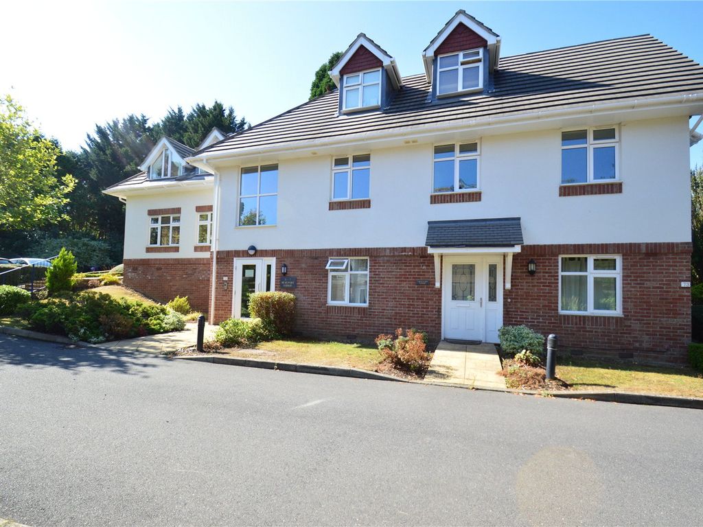 2 bed flat to rent in Penwortham Road, Sanderstead, South Croydon CR2
