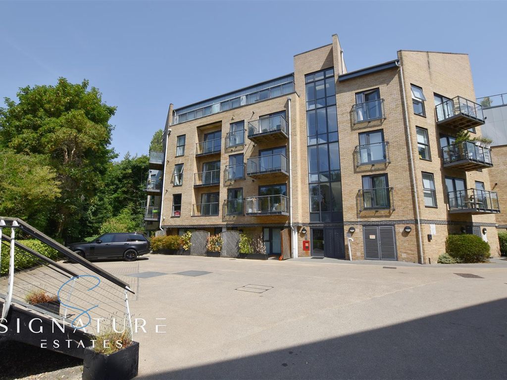 2 bed flat for sale in The Embankment, Nash Mills Wharf, Hemel