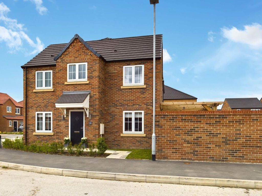 3 bed property for sale in Smith Drive, Pocklington, York YO42, £