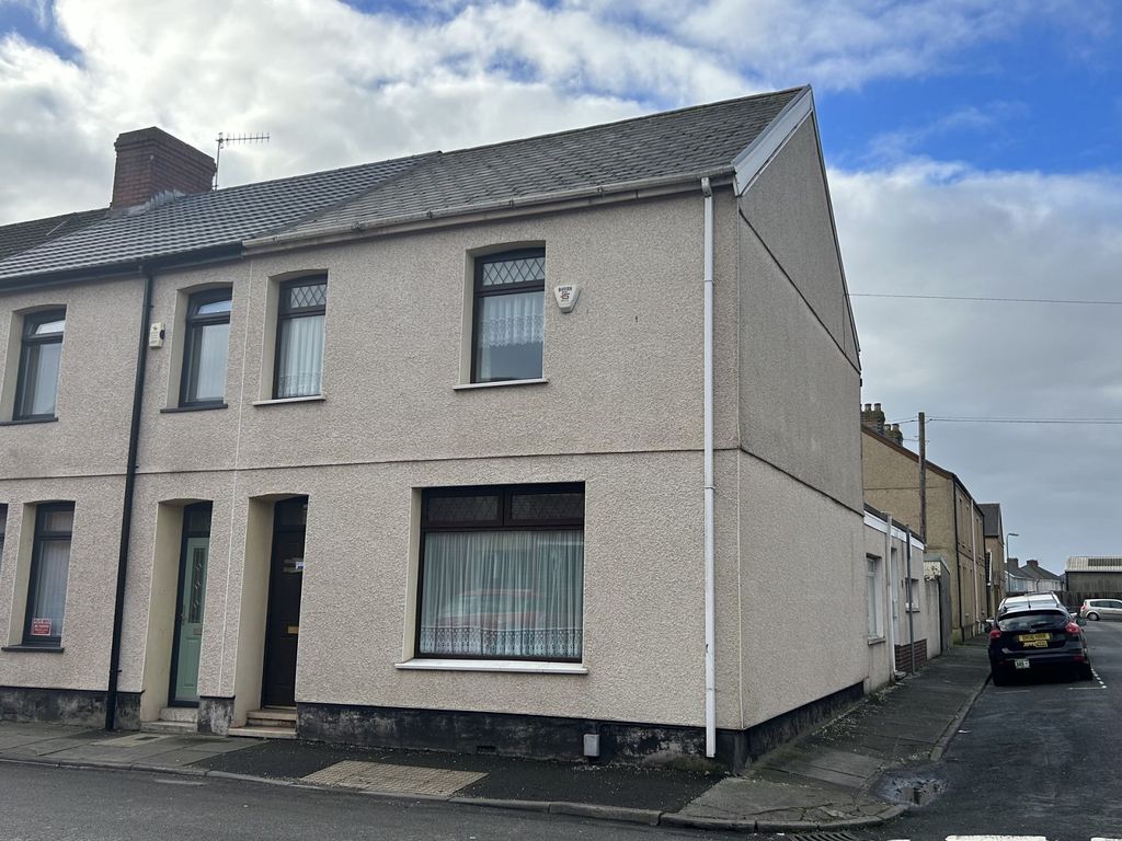 4 bed end terrace house for sale in Pendarvis Terrace, Port Talbot