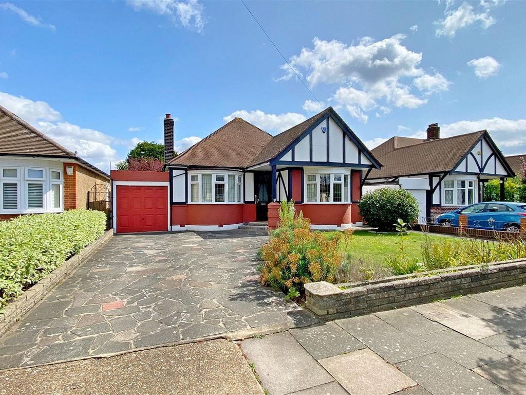 3 bed detached bungalow for sale in Clayton Avenue, Upminster RM14, £