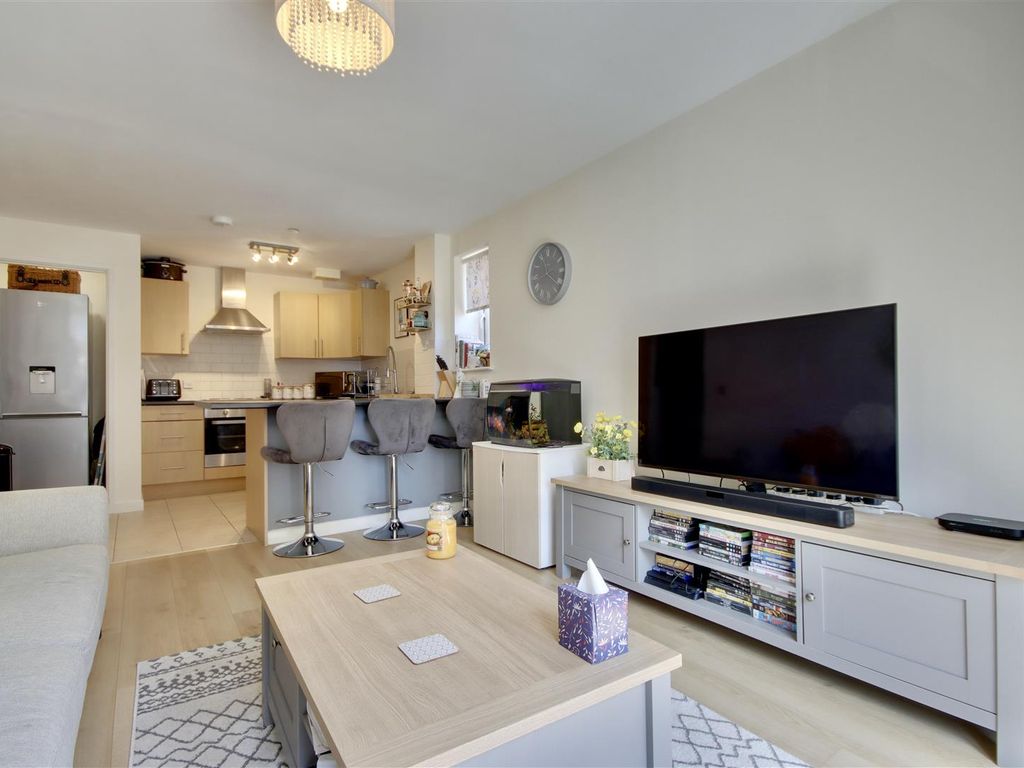 1 bed flat for sale in Vectis Way, Cosham, Portsmouth PO6, £150,000