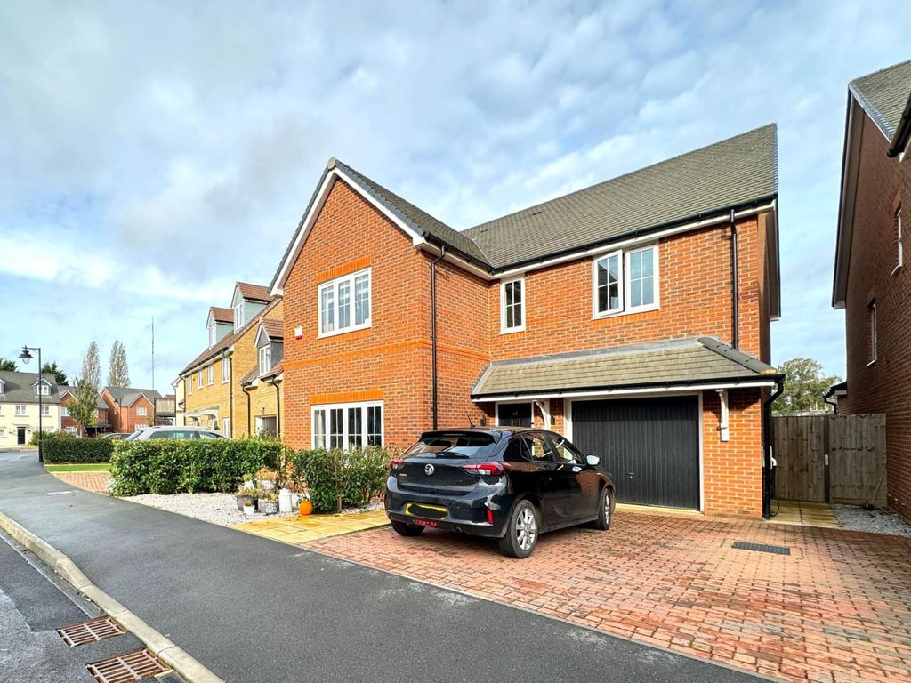 5 bed detached house for sale in Burmo Way, Potton, Sandy SG19, £