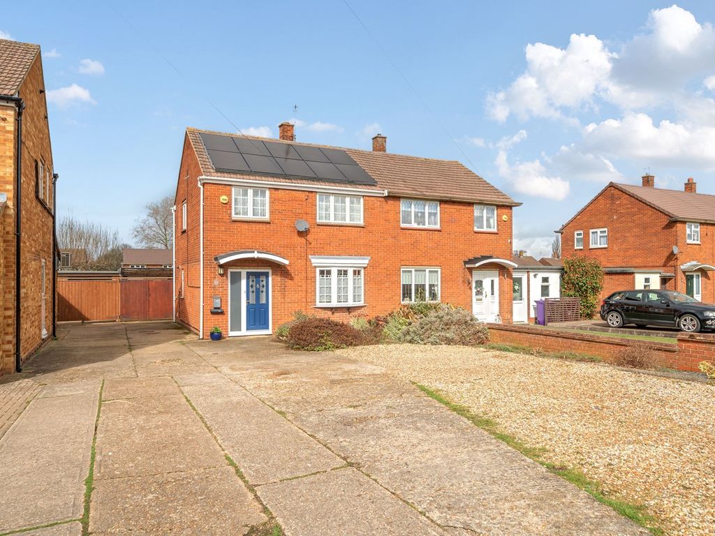 3 bed semidetached house for sale in Truemans Road, Hitchin SG5 Zoopla