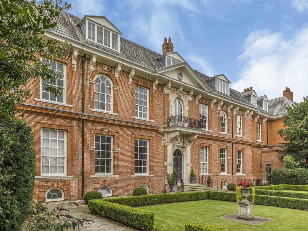 2 bed flat for sale in The Mansion, Balls Park, Hertford SG13, £360,000