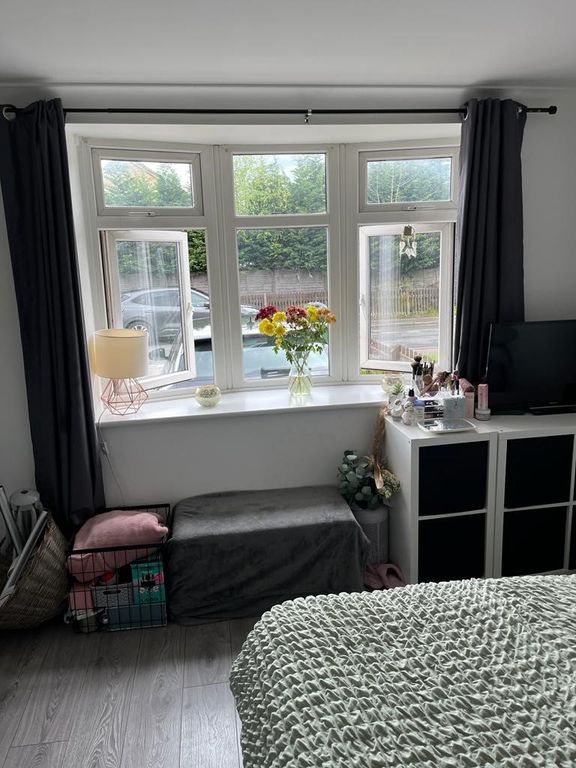 Studio to rent in Willow Way, Potters Bar EN6, £1,000 pcm Zoopla