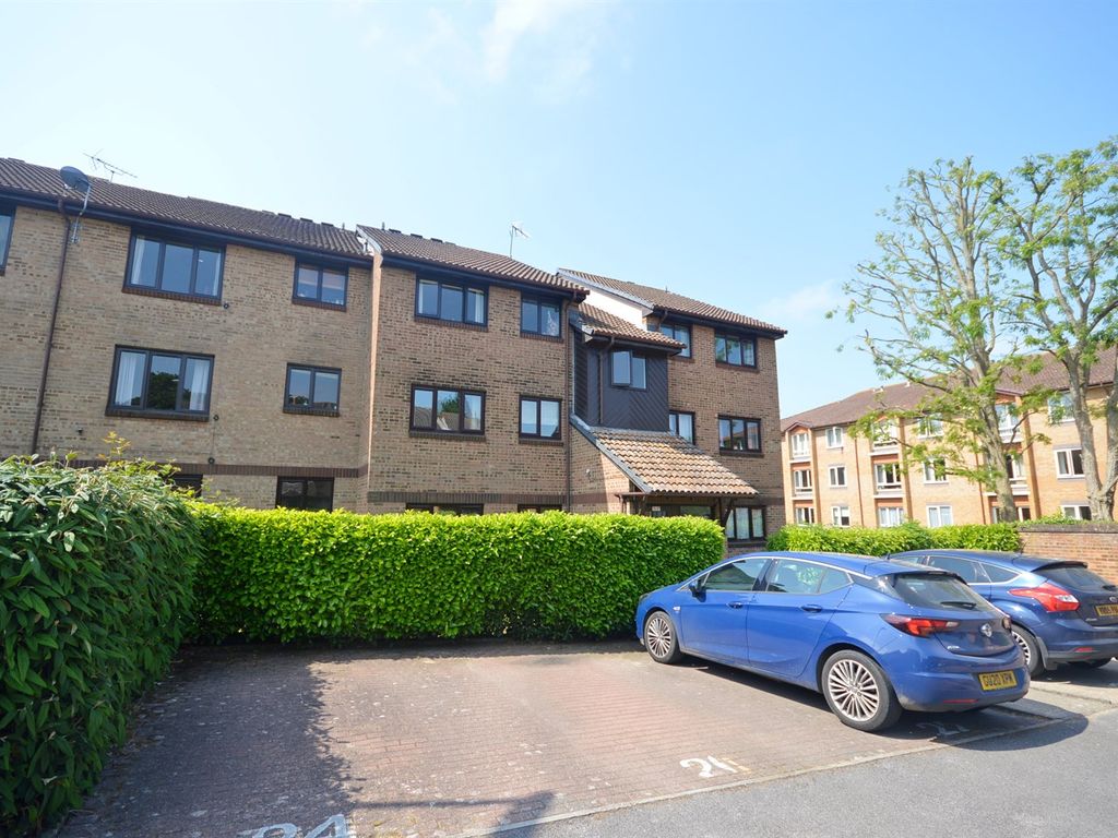2 bed flat to rent in 25 Wallis Way, Horsham, West Sussex RH13 Zoopla