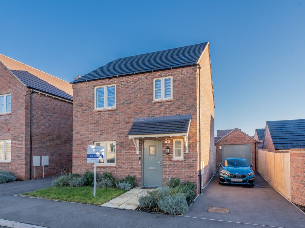 3 bed detached house for sale in Seddon Gardens, Leighton Buzzard