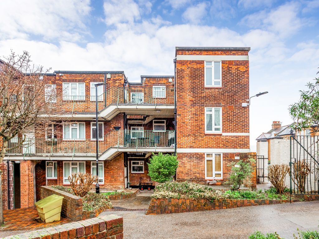 2 bed flat to rent in St. James Lane, London N10 Zoopla