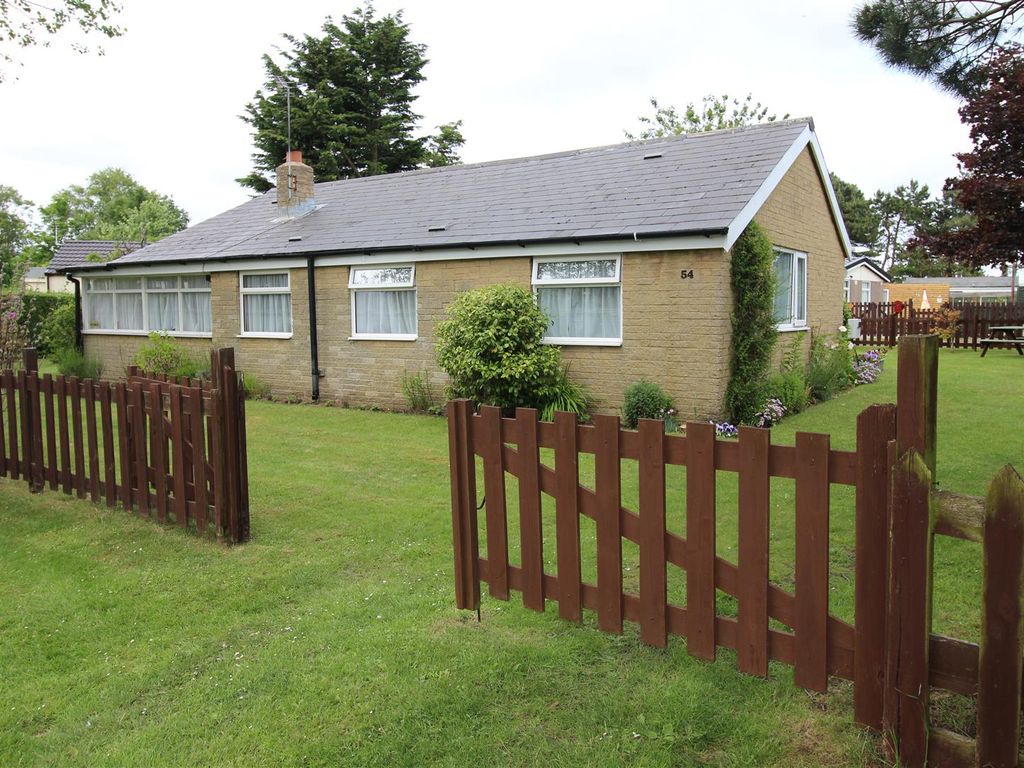 3 bed property for sale in 54 Humberston Fitties, Humberston, Grimsby