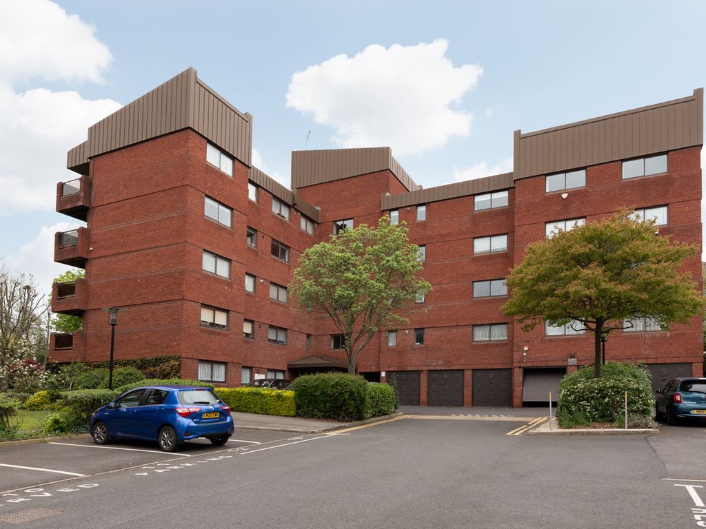 4 bed penthouse for sale in Spencer Close, London N3, £800,000 Zoopla