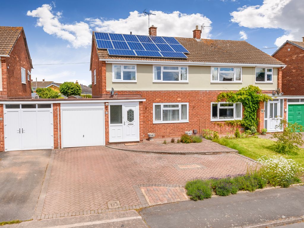 3 bed semidetached house for sale in Westbury Road, Heath Farm