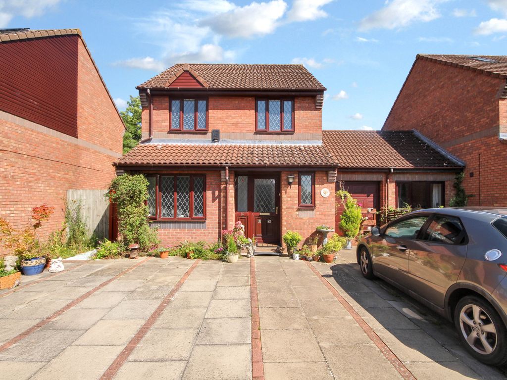 3 bed linkdetached house for sale in Clover Court, Cherry Hinton