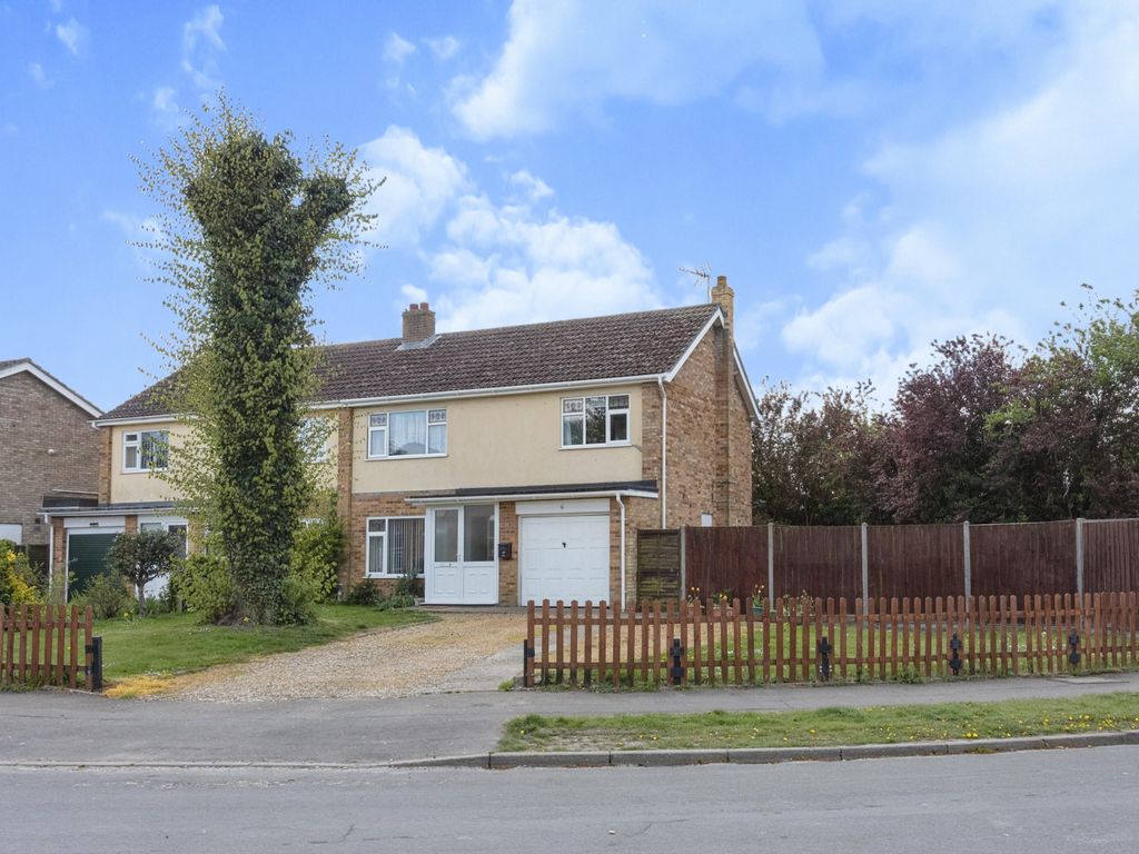 3 bed semidetached house for sale in Nelson Court, Watton, Thetford
