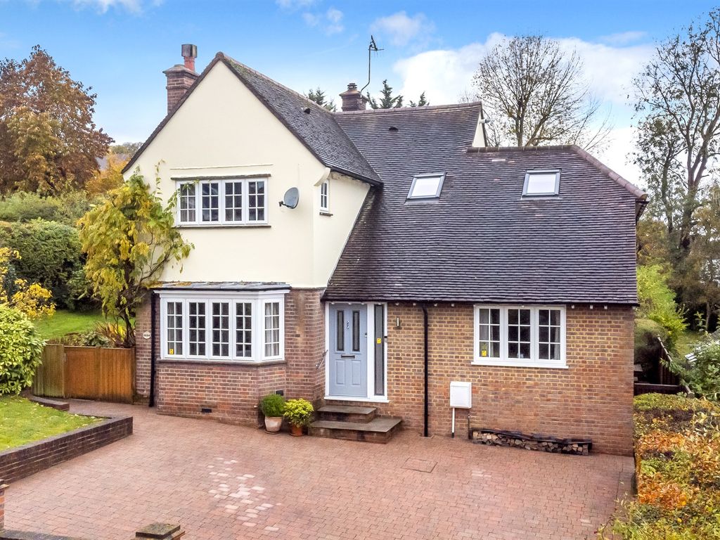 4 bed detached house for sale in Hall Park, Berkhamsted HP4, £1,400,000