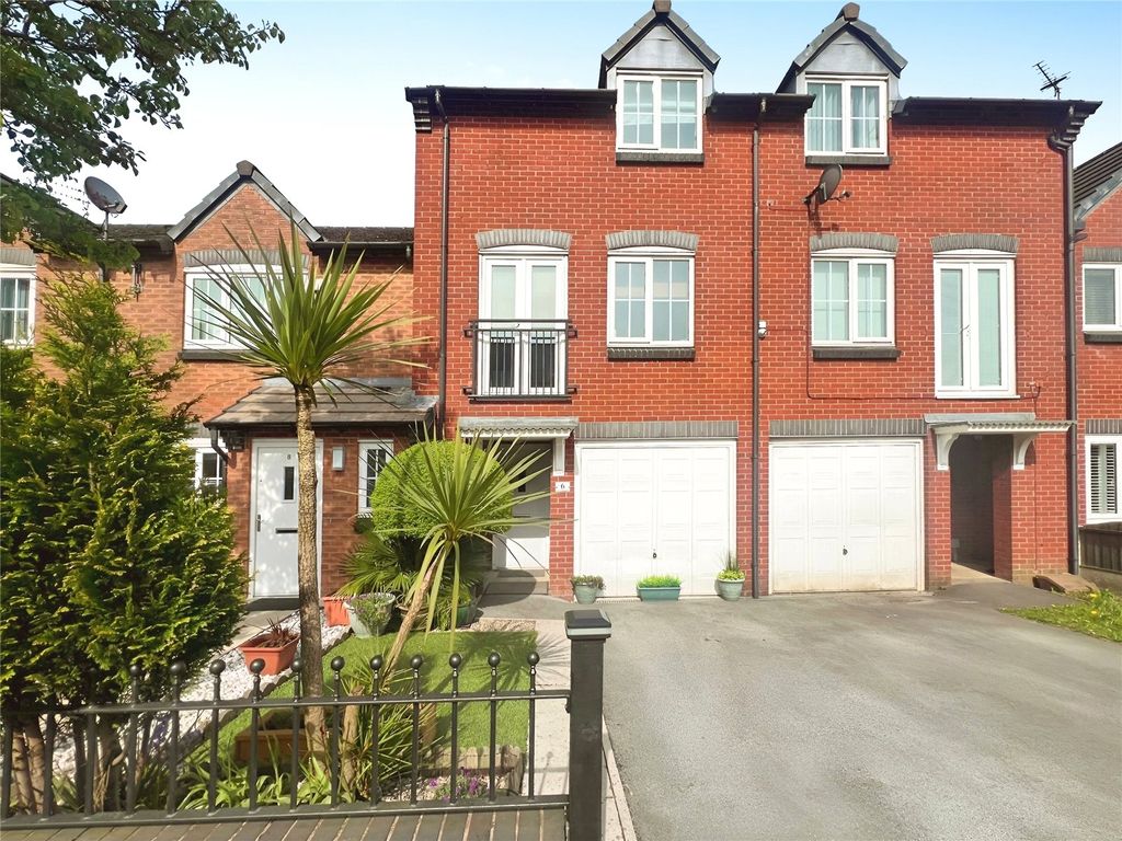 3 bed terraced house for sale in Baldwins Close, Royton, Oldham