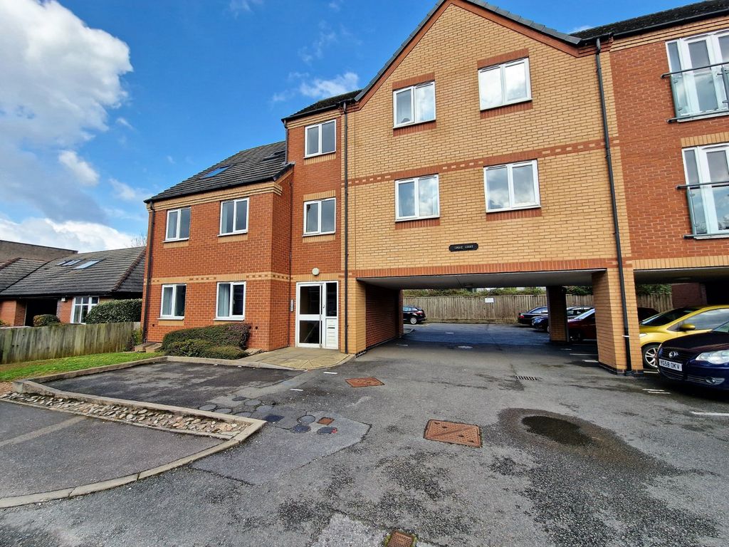 2 bed flat to rent in Gadsby Street, Nuneaton, Warwickshire CV11 Zoopla