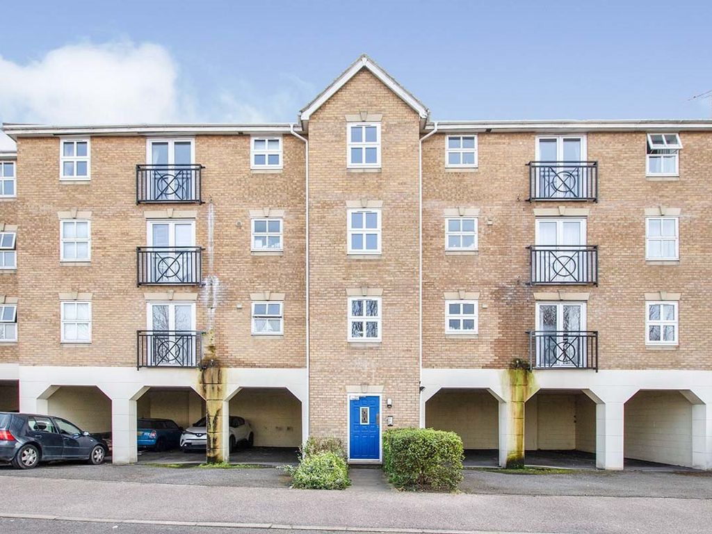 2 bed flat to rent in Harriet Drive, Rochester, Kent ME1 Zoopla