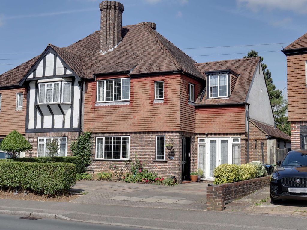 5 bed semidetached house for sale in Coulsdon Road, Old Coulsdon