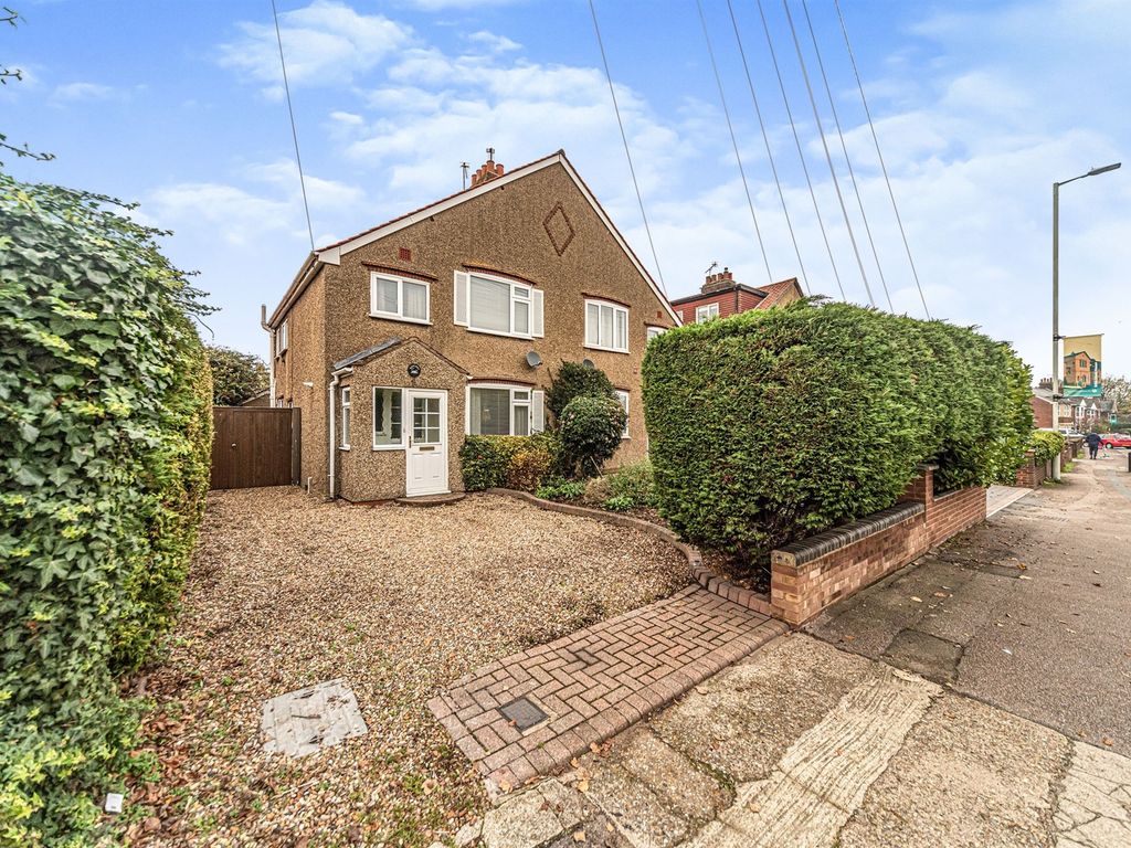 3 bed semidetached house for sale in Upper Tilehouse Street, Hitchin