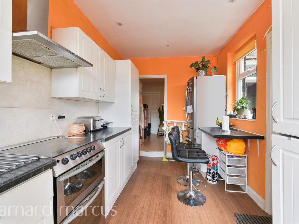 3 bed terraced house for sale in Hook Road, Epsom KT19, £450,000 Zoopla