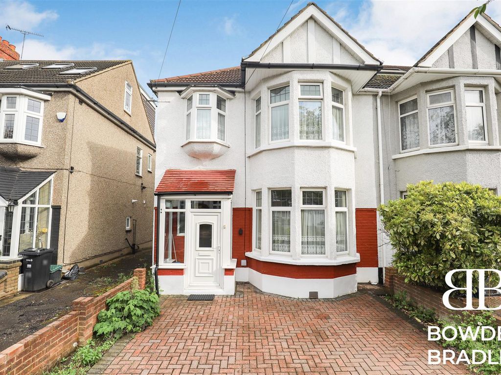 3 bed end terrace house for sale in Glenwood Gardens, Ilford IG2 Zoopla
