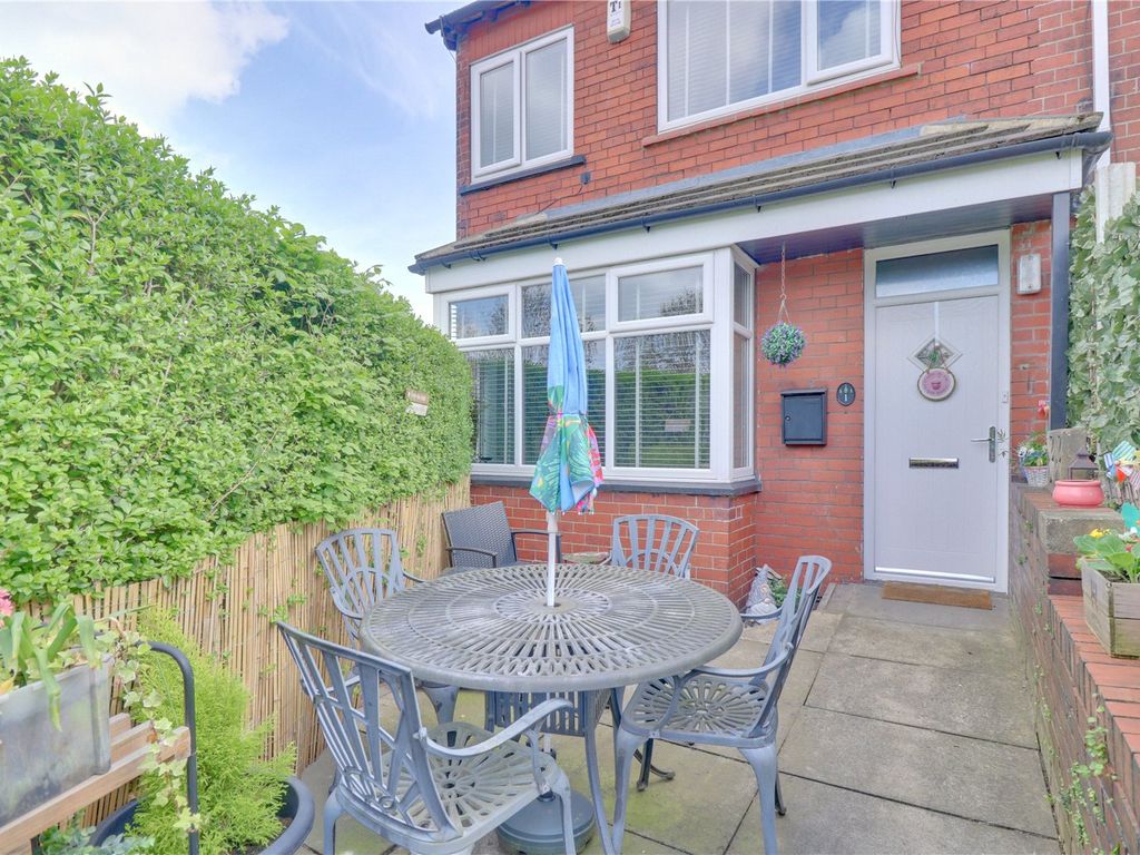 4 bed end terrace house for sale in Christ Church Place, Armley, Leeds