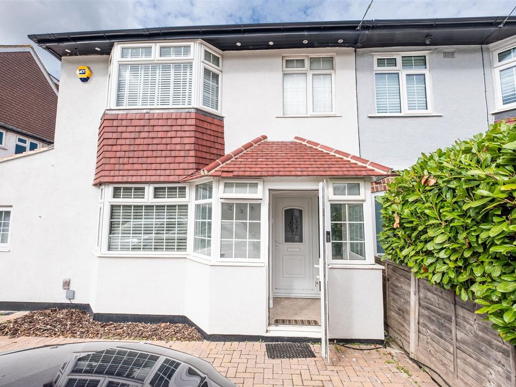 5 bed semidetached house to rent in London Road, Ewell KT17, £3,250